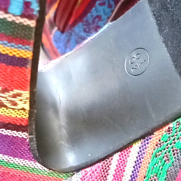 Tapestry Heels Size 8.5 - Picture 5 of 7